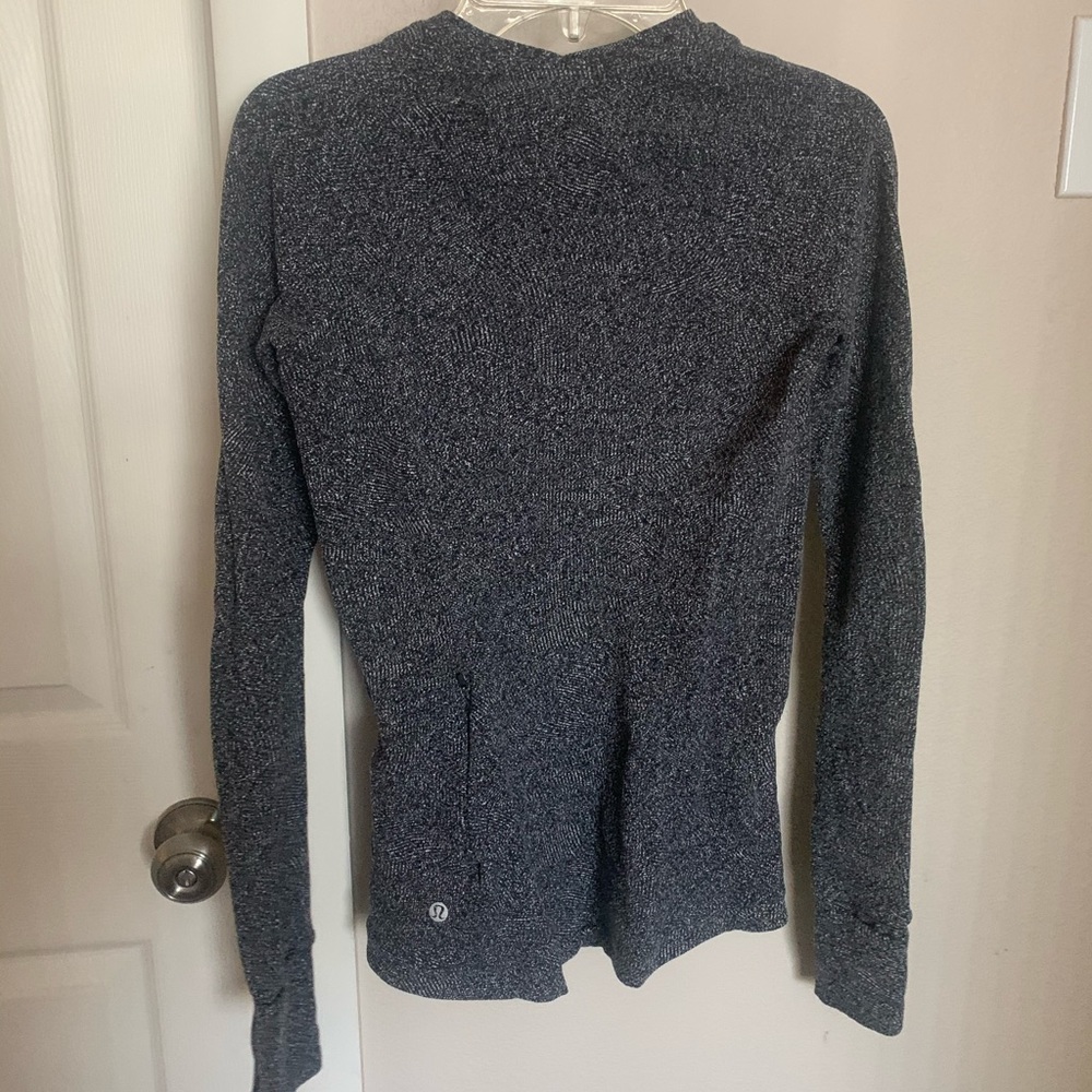 🍋 Lululemon long sleeve (super thick) with pocket - Picture 3 of 5